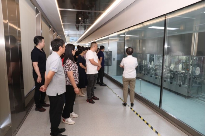 參會嘉賓現(xiàn)場實地參觀