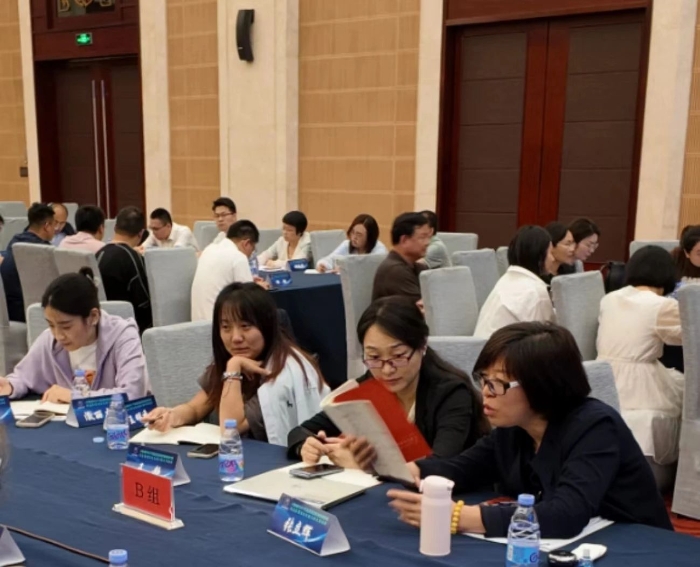 圖為交流座談環(huán)節(jié)，學(xué)員們紛紛分享此次培訓(xùn)的心得體會。（殷芝 攝）
