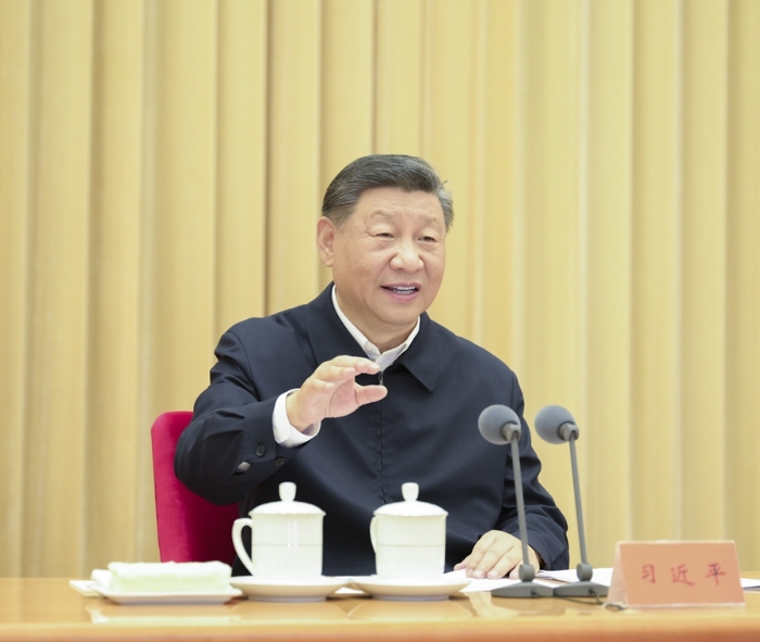 9月9日至10日，全國(guó)教育大會(huì)在北京召開。中共中央總書記、國(guó)家主席、中央軍委主席習(xí)近平出席會(huì)議并發(fā)表重要講話，代表黨中央向全國(guó)廣大教師和教育工作者致以節(jié)日祝賀和誠(chéng)摯問(wèn)候。新華社記者 李濤 攝