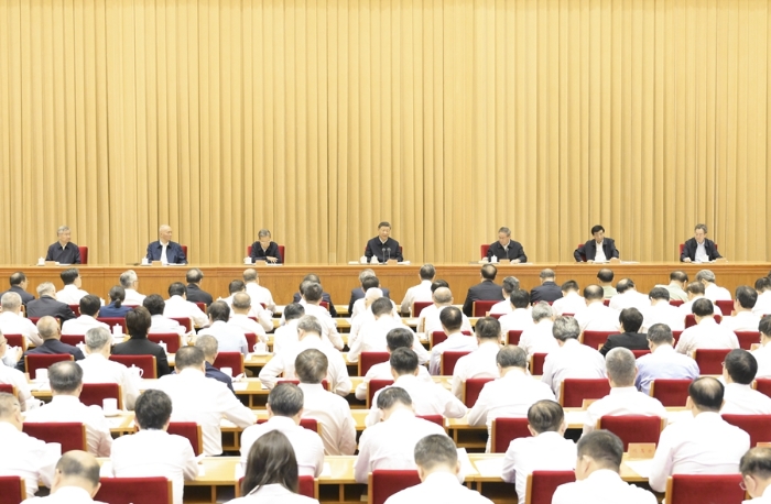 9月9日至10日，全國(guó)教育大會(huì)在北京召開。中共中央總書記、國(guó)家主席、中央軍委主席習(xí)近平出席會(huì)議并發(fā)表重要講話。李強(qiáng)、趙樂際、王滬寧、蔡奇、丁薛祥、李希出席會(huì)議。新華社記者 李濤 攝