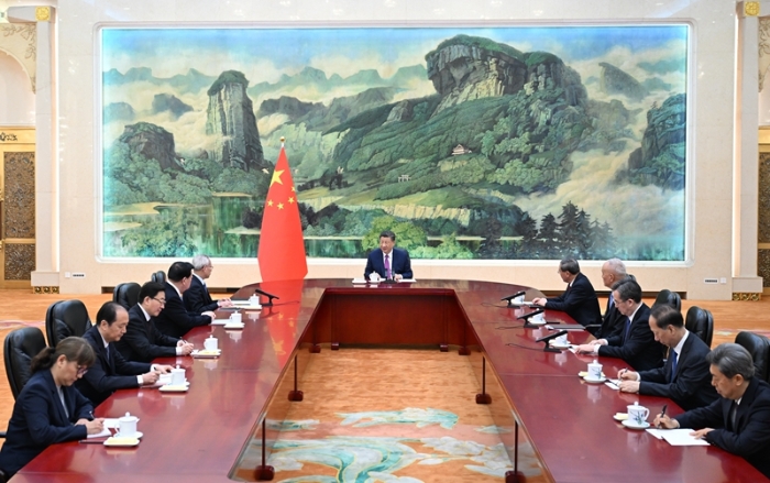2 11月1日下午，國家主席習(xí)近平在北京人民大會堂會見新當(dāng)選并獲中央政府任命的澳門特別行政區(qū)第六任行政長官岑浩輝。新華社記者 謝環(huán)馳 攝